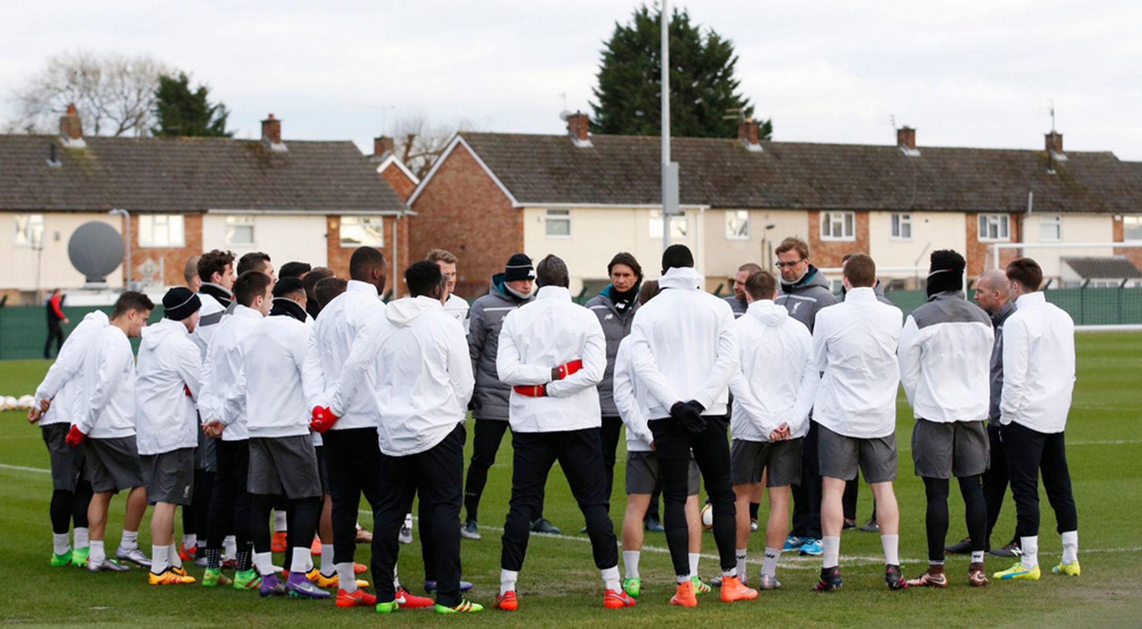 คลิปลิเวอร์พูล Liverpool FC Training at Melwood ahead of Man United