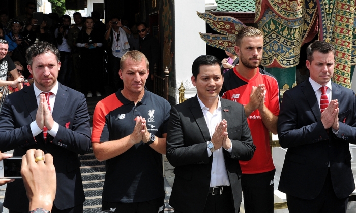 ตัวแทนสโมสรลิเวอร์พูลเยี่ยมชมวัดพระศรีรัตนศาสดาราม และพิพิธภัณฑ์ผ้า ตัวแทนสโมสรลิเวอร์พูลเยี่ยมชมวัดพระศรีรัตนศาสดาราม และพิพิธภัณฑ์ผ้า