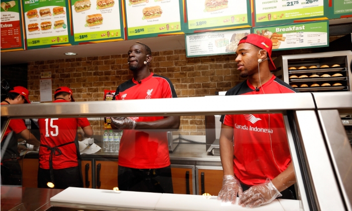 Ibe and Sakho serve fans at Subway