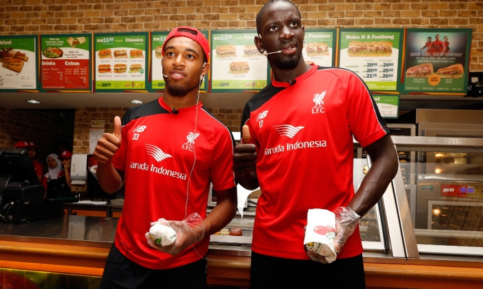 Ibe and Sakho serve fans at Subway