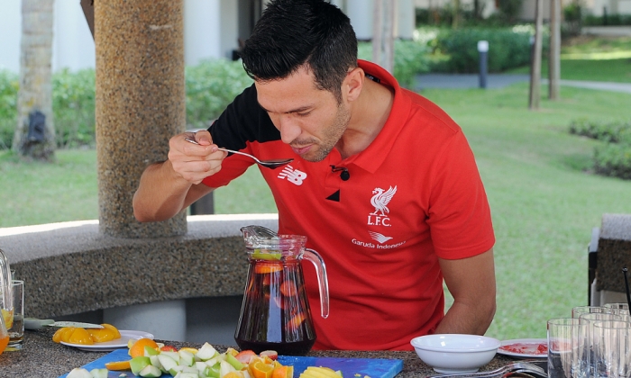 Luis Garcia: He really does drink sangria Luis Garcia: He really does drink sangria
