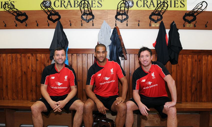 ภาพการวอร์มอัพของตำนาน ลิเวอร์พูล ก่อนพบ แมน ยูไนเต็ด ภาพการวอร์มอัพของตำนาน ลิเวอร์พูล ก่อนพบ แมน ยูไนเต็ด