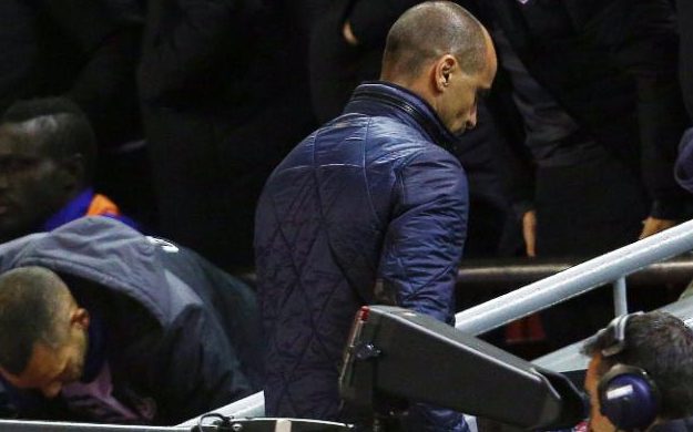 ข่าวลิเวอร์พูล - มาร์ติเนซ รับโคตรอับอายขายขี้หน้า บุกพ่าย "หงส์" เละเทะ