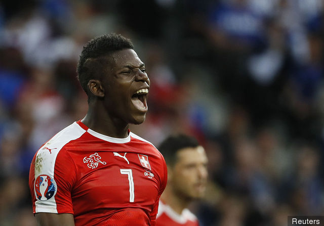 ข่าวลิเวอร์พูล - สาวก "ผี" มีหัวร้อน!! ดาวโรจน์เป้าหมาย "จ่ามู" มี "YNWA" เป็นเพลงโปรด