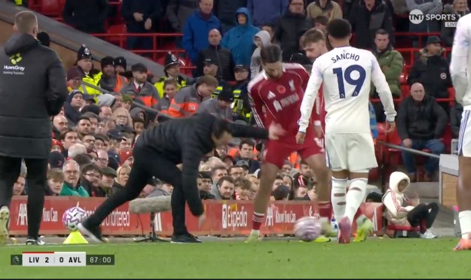 เอเมรี่ฉุนโซบอสซ์ไลยั่ว