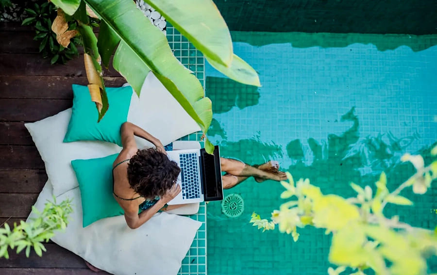 เว็บบอร์ดลิเวอร์พูล : Xu huong cong tac ket hop du lich: Bi quyet toi uu thoi gian va hieu suat cong viec