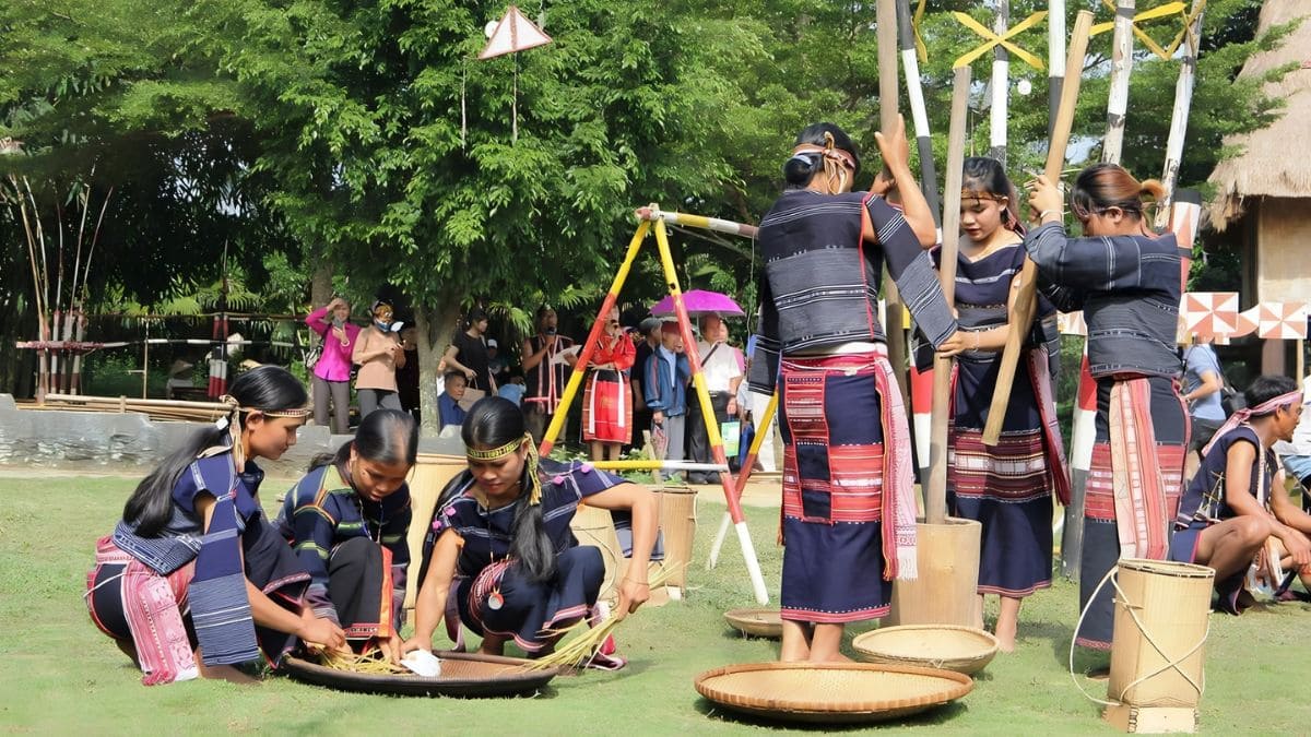 เว็บบอร์ดลิเวอร์พูล : Kham pha nhung le hoi o Kon Tum doc dao va dac sac nhat